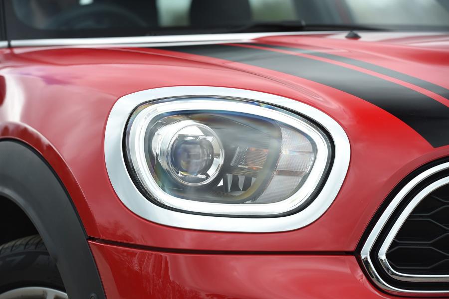 Детали экстерьера Mini Cooper SD Countryman ALL4 2017 года  (UK) (фото 4 из 12)